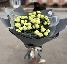 Букет Белые кустовые розы Солинеро в Грачевка