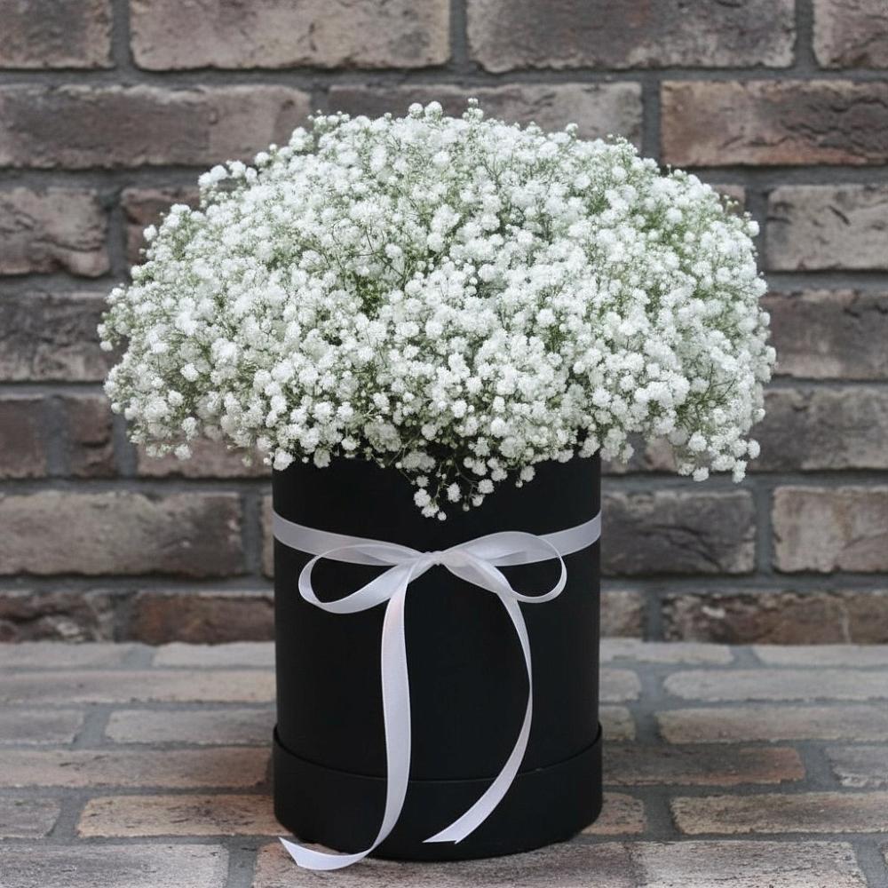 Цветочная композиция из Гипсофила в шляпной коробке в Грачевка