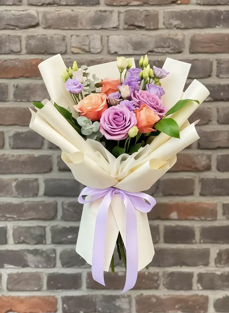 Букет цветов из: Лизиантусы и Розы в Грачевка