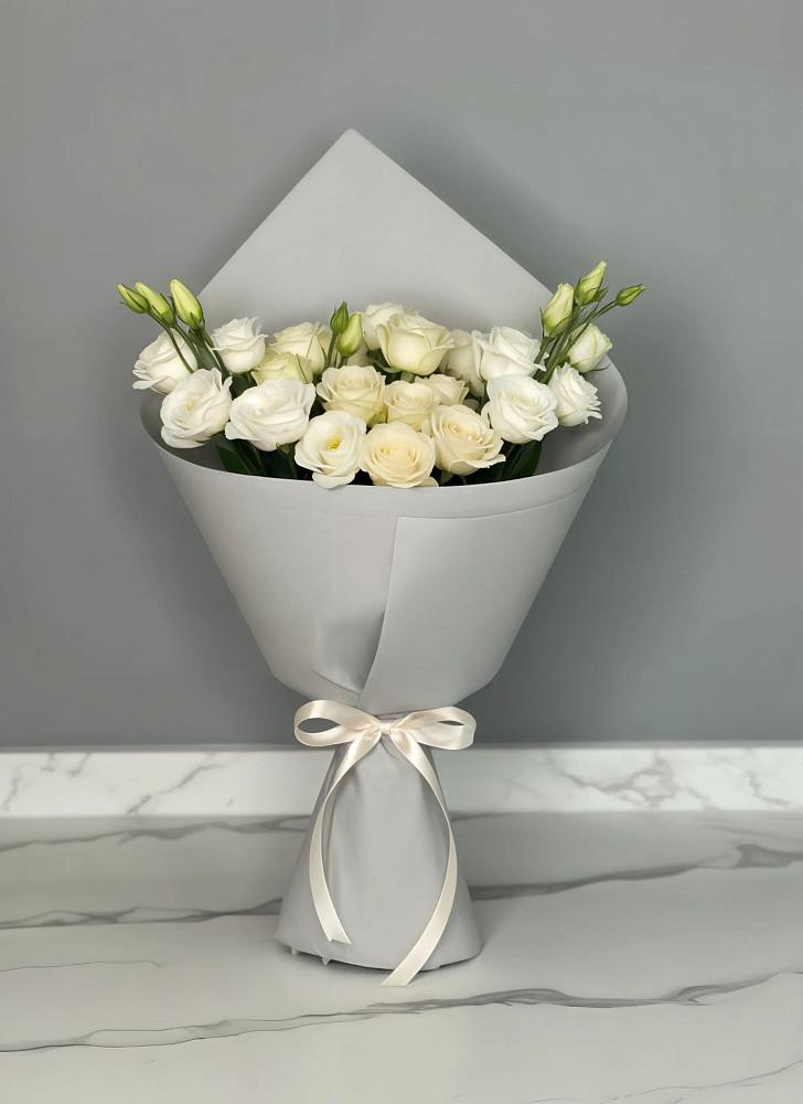 Букет цветов из: Розы и Лизиантусы в Грачевка