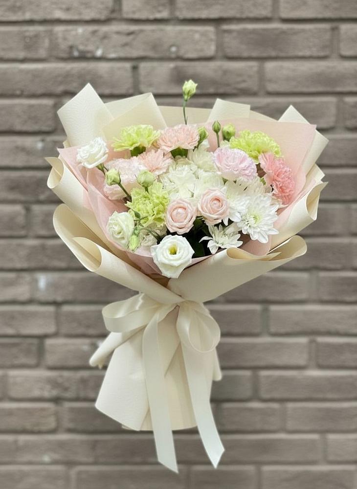 Букет цветов из: Гвоздики, Розы, Лизиантусы и Хризантемы в Грачевка