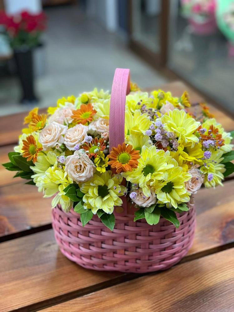 Цветочная композиция из Хризантемы и Розы в корзине в Грачевка