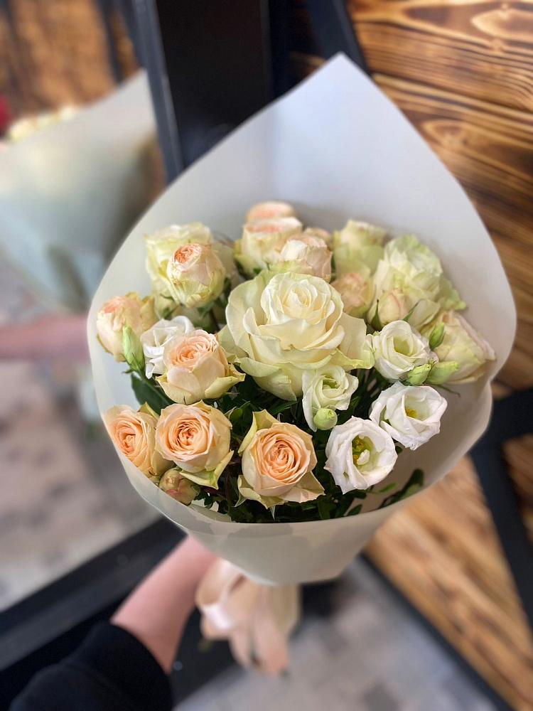 Букет цветов из: Розы и Лизиантусы в Грачевка